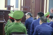 Ông Trần Bắc Hà xin vắng mặt tại tòa vì đang nằm viện