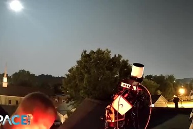 Vật thể lạ vụt sáng trên bầu trời nước Mỹ đêm trăng tròn