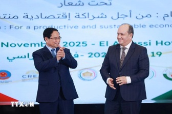 Thủ tướng Phạm Minh Chính và Thủ tướng Algeria cùng dự Diễn đàn kinh tế