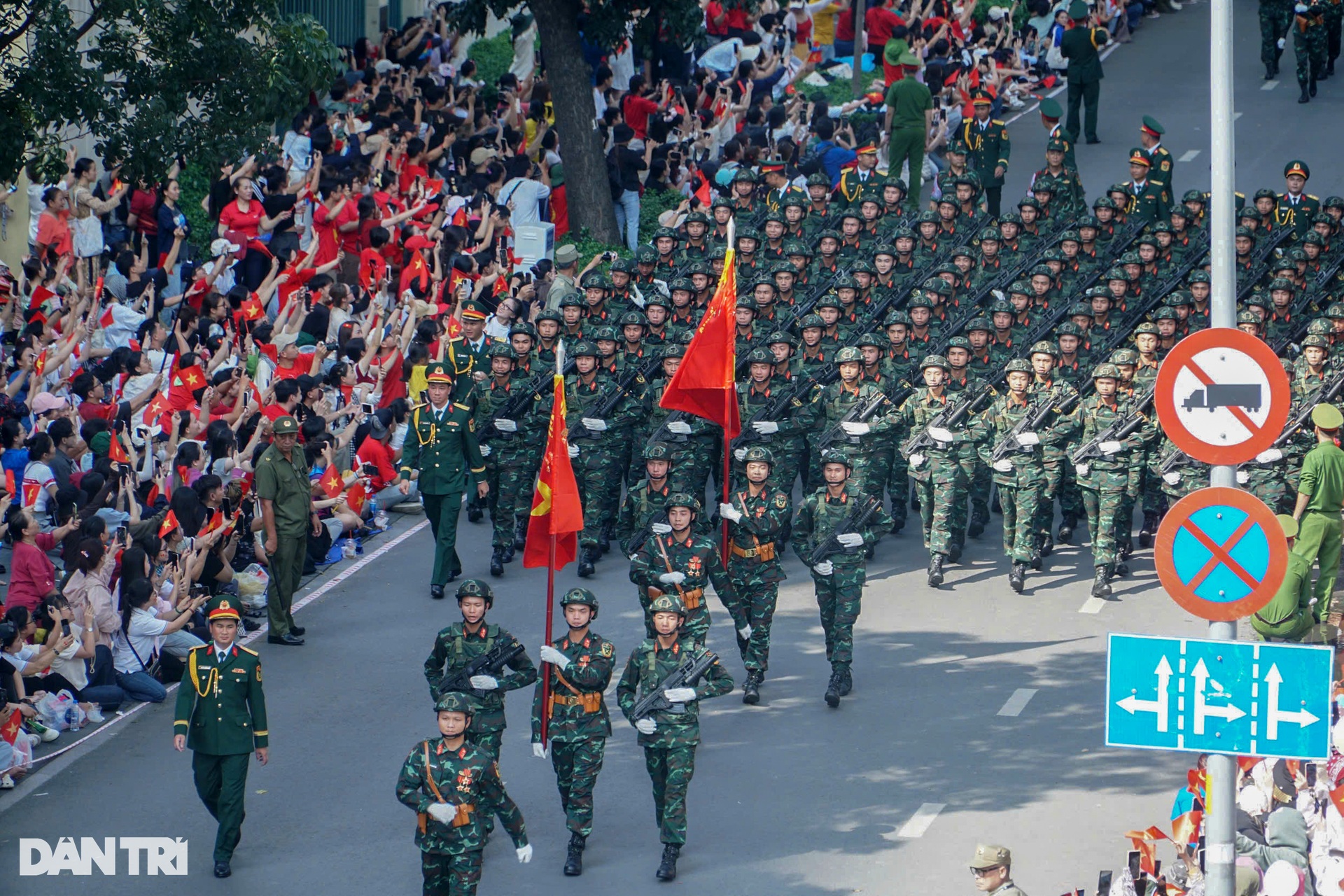 Rộn ràng theo nhịp chân chiến sĩ diễu binh chuẩn bị đại lễ 30/4 - 26 Rộn ràng theo nhịp chân chiến sĩ diễu binh chuẩn bị đại lễ 30/4 - 26