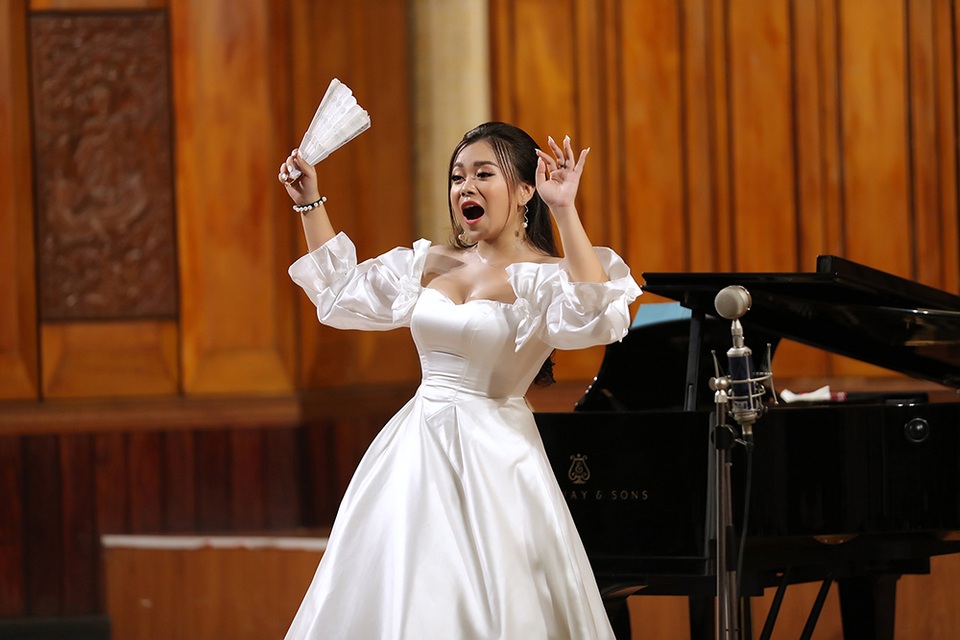 “Công chúa Opera” Nguyễn Đoàn Thảo Ly xuất sắc nhận điểm 10 tốt nghiệp - 3 “Công chúa Opera” Nguyễn Đoàn Thảo Ly xuất sắc nhận điểm 10 tốt nghiệp - 3