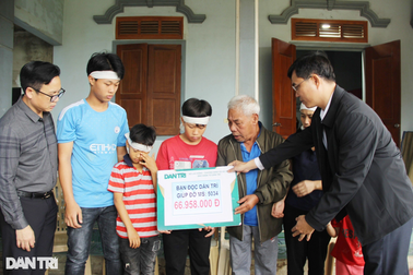 Hơn 135 triệu đồng đến với 4 đứa trẻ mồ côi cha