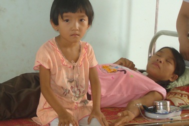 Khốn cùng người đàn ông nuôi vợ suy thận, con bệnh tim 