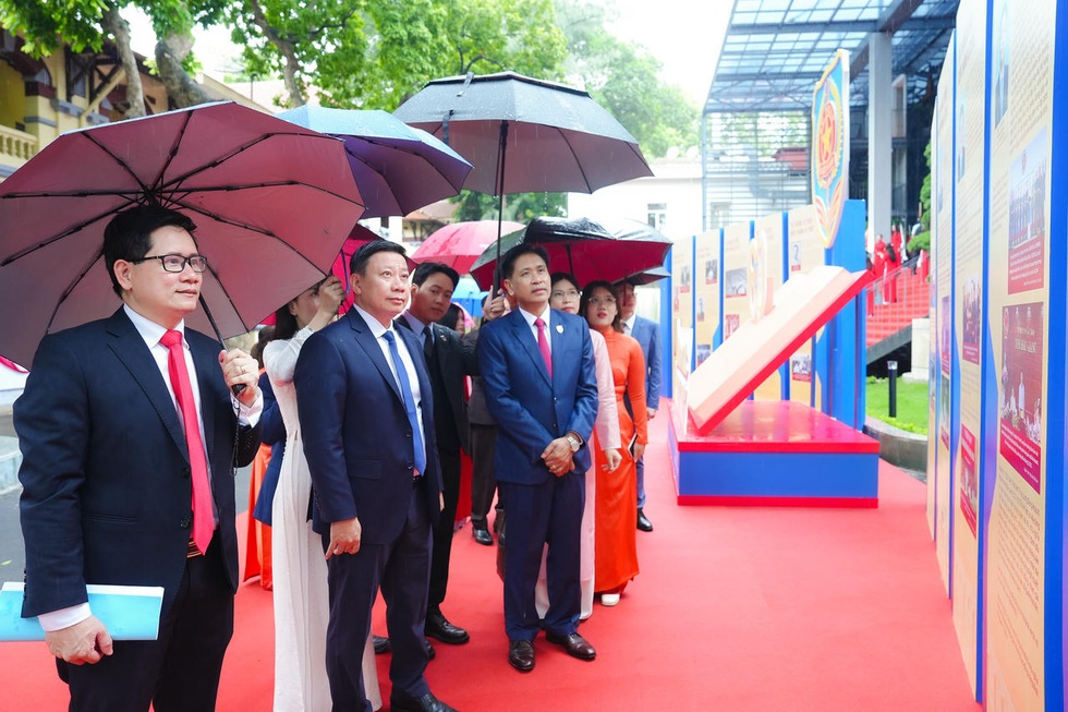 “Đằng sau mỗi dự án luật là những buổi làm việc thâu đêm, xuyên lễ” - 3 “Đằng sau mỗi dự án luật là những buổi làm việc thâu đêm, xuyên lễ” - 3