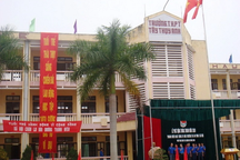 Nam sinh lớp 10 bị bạn học dùng vật nhọn đâm trọng thương