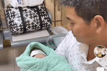 Chuyện xúc động sau clip bố U50 bế con "gây sốt": 18 năm đằng đẵng đợi chờ