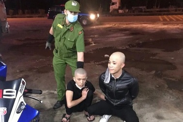 113 bắt giữ 2 đối tượng mang mã tấu đi đòi nợ thuê