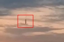 UFO xuất hiện, rơi chậm rãi xuống biển khiến người xem "lạnh gáy"
