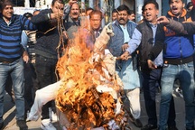 Ấn Độ: Nạn nhân hiếp dâm bị thiêu sống ngay trên đường đến tòa