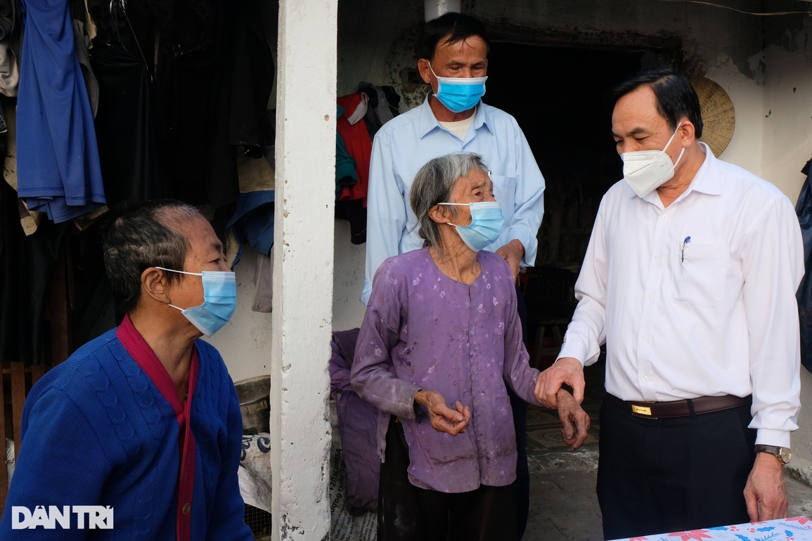 Niềm vui ngày giáp Tết của người mẹ 90 tuổi nuôi hai con thần kinh - 1 Niềm vui ngày giáp Tết của người mẹ 90 tuổi nuôi hai con thần kinh - 1