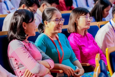 Ứng viên nam giáo sư, phó giáo sư luôn nhiều hơn nữ, vì sao?