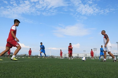 U19 Việt Nam luyện… bóng dài