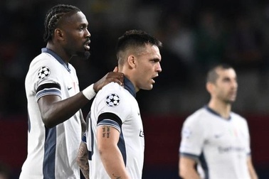 Barcelona và Inter Milan trả giá đắt sau trận đại chiến mãn nhãn