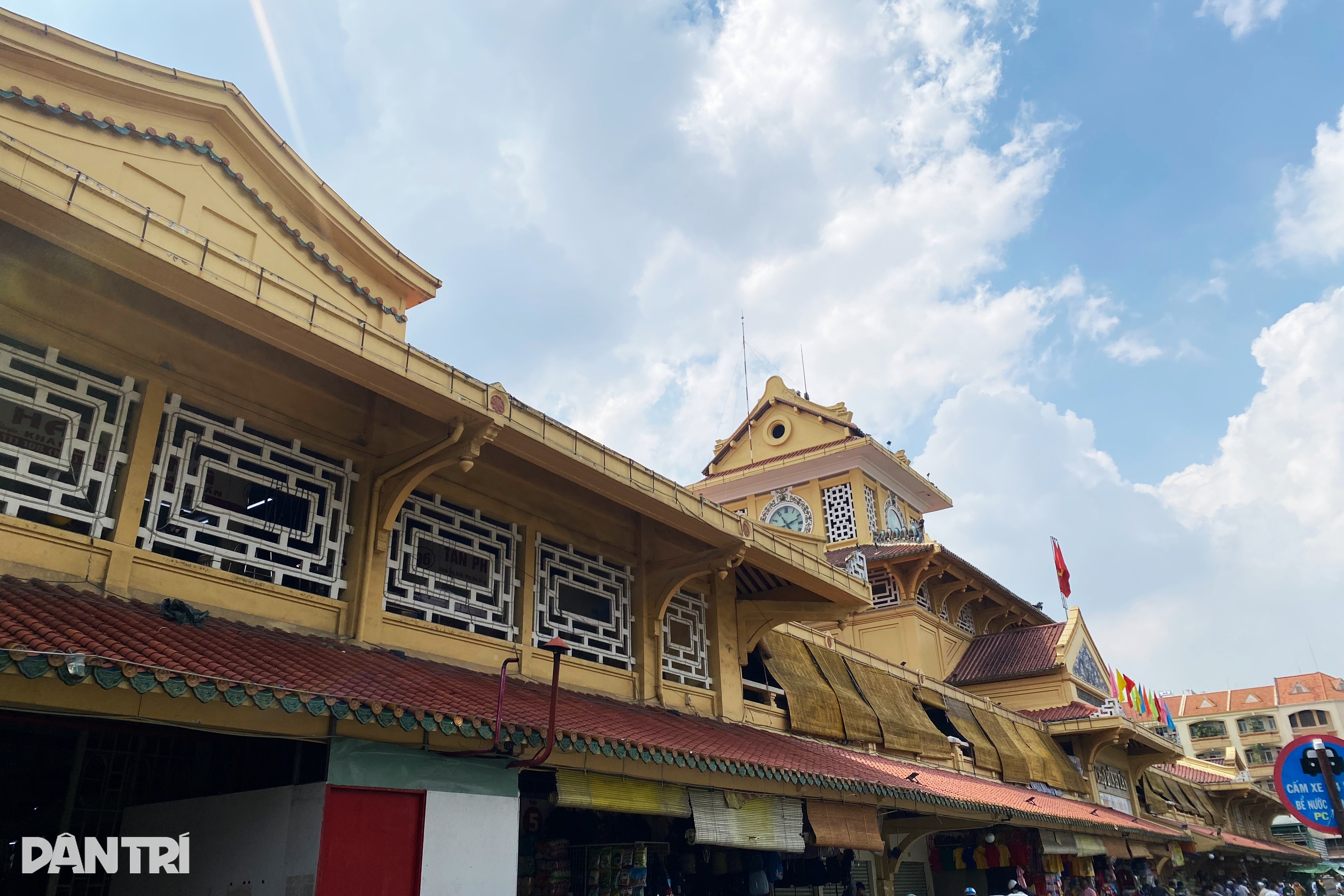 Ngôi chợ trăm tuổi được lão ve chai gom tiền xây, tặng cho người Sài Gòn - 8 Ngôi chợ trăm tuổi được lão ve chai gom tiền xây, tặng cho người Sài Gòn - 8