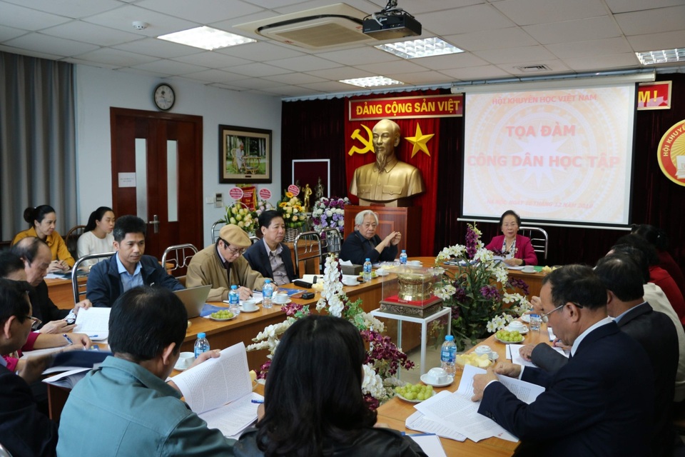 Công dân học tập suốt đời: Không chỉ là đi làm đúng giờ, mỗi ngày 8 tiếng - 1 Công dân học tập suốt đời: Không chỉ là đi làm đúng giờ, mỗi ngày 8 tiếng - 1