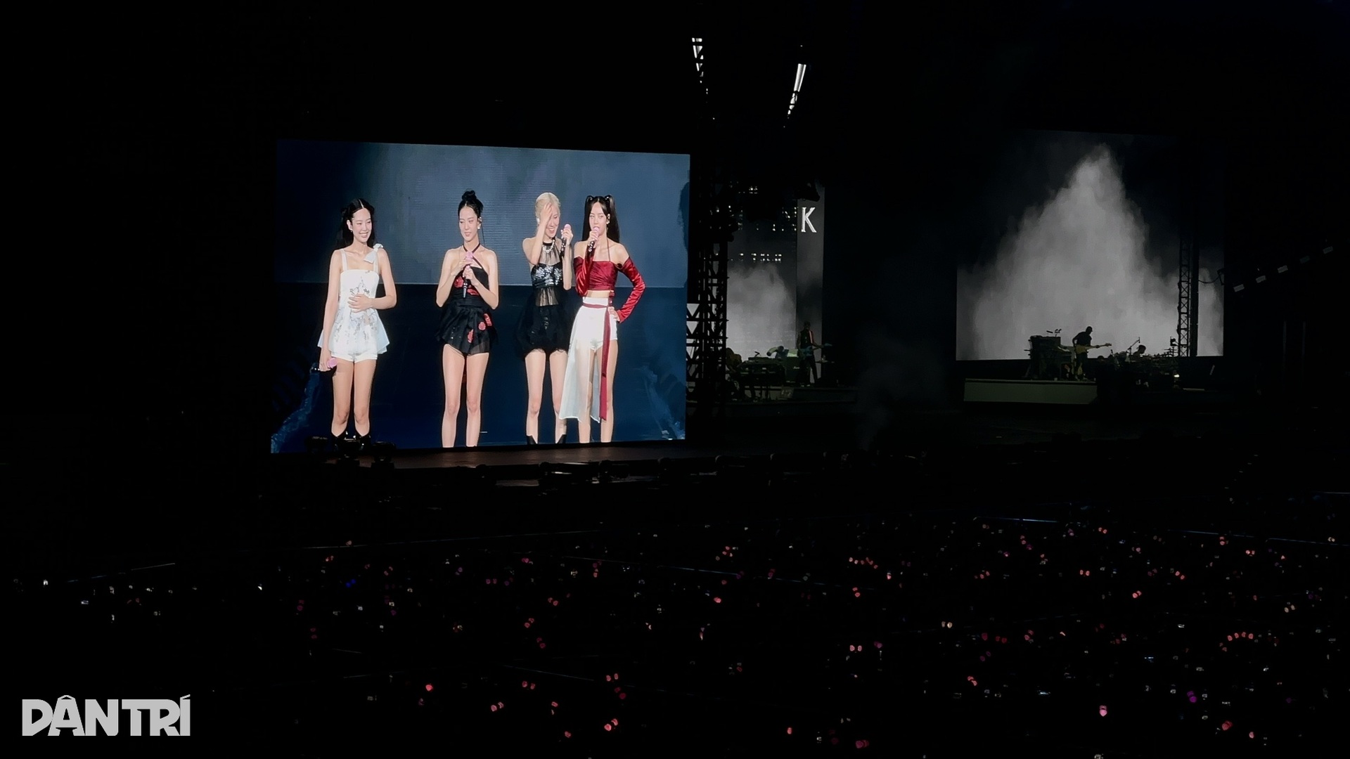 Blackpink chiều lòng khán giả Việt trong đêm nhạc 30.000 người xem - 11 Blackpink chiều lòng khán giả Việt trong đêm nhạc 30.000 người xem - 11