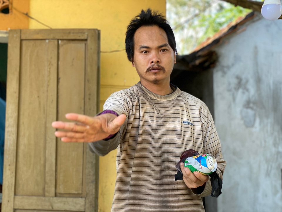 Rớt nước mắt cảnh mẹ già sống lay lắt nuôi 2 đứa con tâm thần - 3 Rớt nước mắt cảnh mẹ già sống lay lắt nuôi 2 đứa con tâm thần - 3