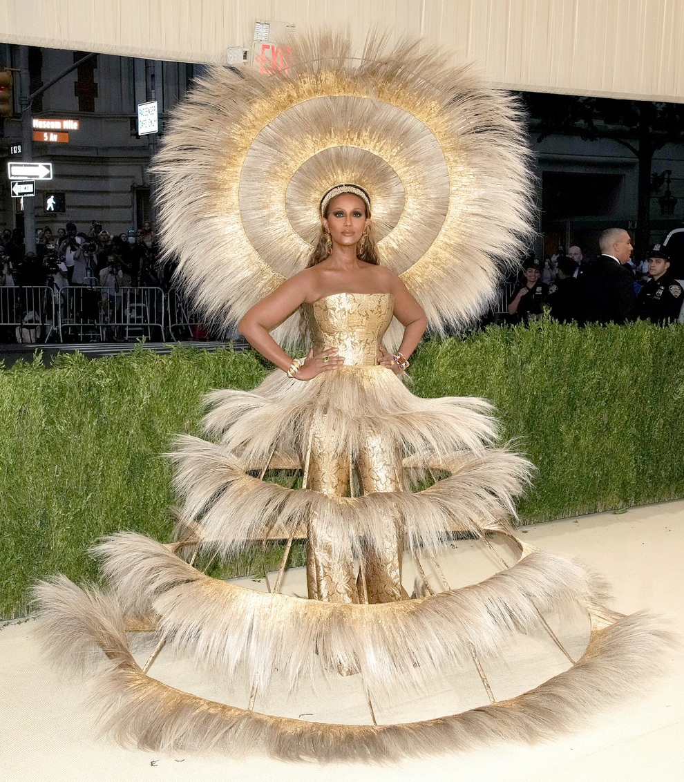 Choáng ngợp với loạt trang phục ấn tượng của mỹ nhân dự MET gala 2021 - 24 Choáng ngợp với loạt trang phục ấn tượng của mỹ nhân dự MET gala 2021 - 24