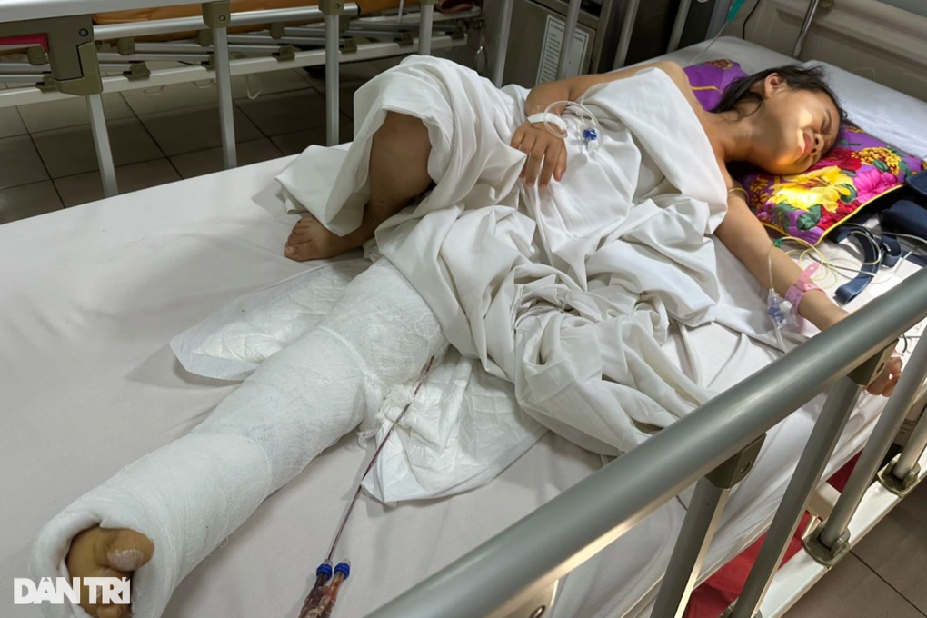 Chị em bé gái bị tai nạn: Xin hãy cứu cháu với! - 2 Chị em bé gái bị tai nạn: Xin hãy cứu cháu với! - 2