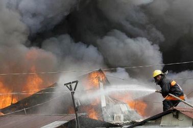 Hỏa hoạn nhấn chìm một phần Manila, 10.000 người mất nhà cửa