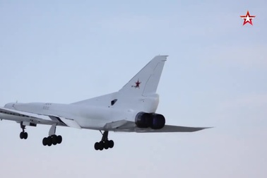 “Sát thủ diệt hạm siêu thanh” Tu-22M3M của Nga phô diễn kỹ năng trên không