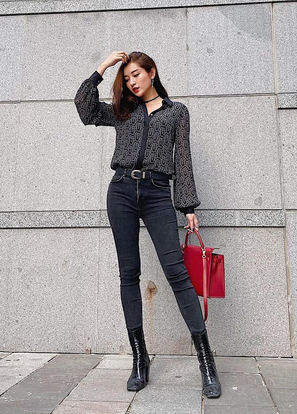 Chi Pu diện tất mỏng xuyên thấu, khoe chân dài miên man - 4 Chi Pu diện tất mỏng xuyên thấu, khoe chân dài miên man - 4