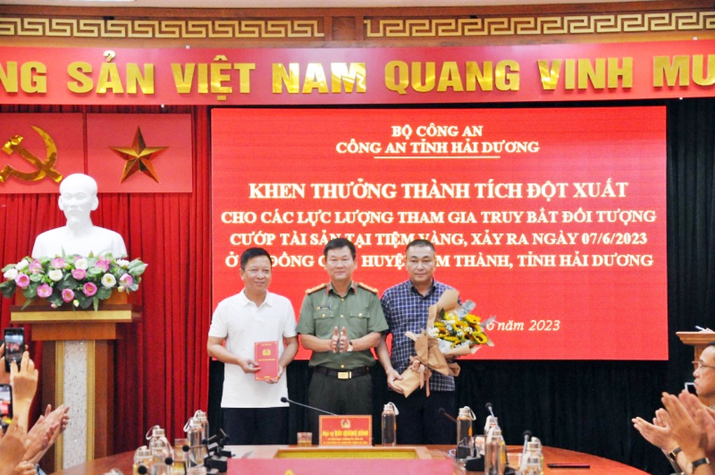 Bộ Công an khen Công an Hải Dương phá nhanh vụ án cướp tiệm vàng - 1 Bộ Công an khen Công an Hải Dương phá nhanh vụ án cướp tiệm vàng - 1