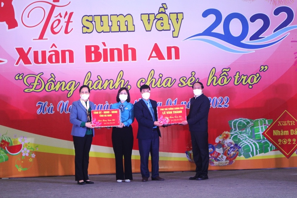 Tết sum vầy, xuân bình an đến với công nhân, người lao động Hà Nam - 2 Tết sum vầy, xuân bình an đến với công nhân, người lao động Hà Nam - 2