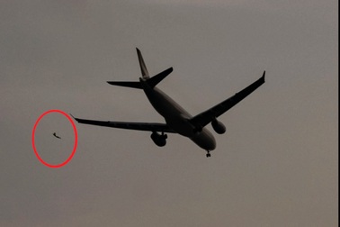 Người dân nói về việc thả diều gần khu vực hạ cánh sân bay Tân Sơn Nhất