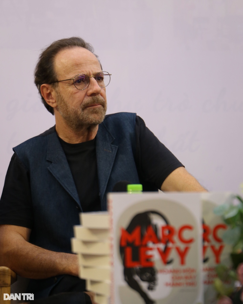Marc Levy giao lưu tại TPHCM: Nếu chỉ còn 7 ngày trên đời, tôi sẽ... - 4 Marc Levy giao lưu tại TPHCM: Nếu chỉ còn 7 ngày trên đời, tôi sẽ... - 4