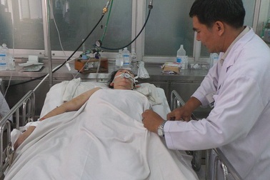 Bộ trưởng Y tế sốt ruột cảnh bệnh nhân nằm lâu, thay đổi thuốc liên tục vì nhiễm khuẩn bệnh viện