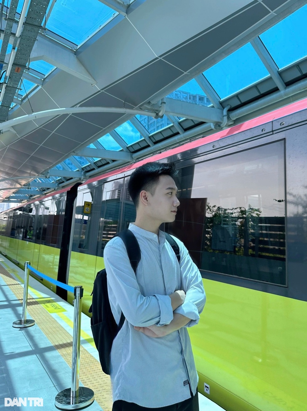 Nắng nóng giới trẻ Hà Nội vẫn đổ xô sống ảo ở tuyến tàu Nhổn - ga Hà Nội - 2