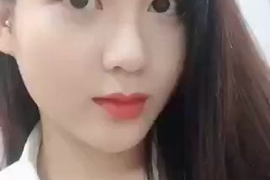 Không chỉ có thân hình đẹp, Thanh Huyền còn có gương mặt xinh xắn cuốn hút.