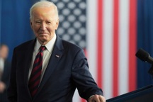 Ông Biden bất ngờ ân xá cho loạt quan chức