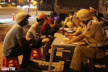 Báo chốt Cảnh sát giao thông đang thực hiện nhiệm vụ sẽ bị xử phạt thế nào?