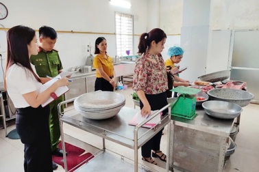 Hà Nội: Kiểm tra 36 cơ sở kinh doanh thực phẩm, có tới 25 cơ sở vi phạm