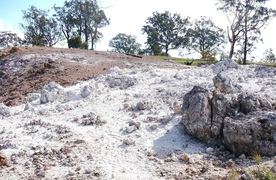 Kỳ lạ ngọn núi liên tục cháy suốt 6.000 năm chưa dứt - 2 Kỳ lạ ngọn núi liên tục cháy suốt 6.000 năm chưa dứt - 2