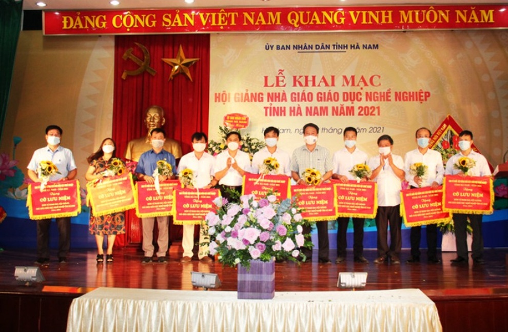 Giáo viên tham gia Hội giảng nhà giáo giáo dục nghề nghiệp - 1 Giáo viên tham gia Hội giảng nhà giáo giáo dục nghề nghiệp - 1