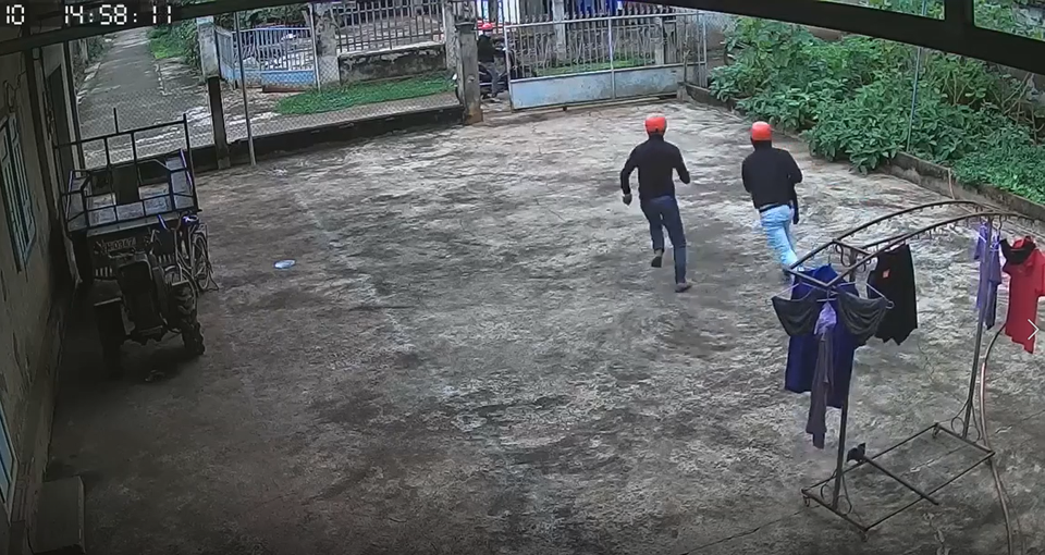 Ngán ngẩm cảnh nhóm thanh niên xông vào nhà dân trộm… quần jean - 2 Ngán ngẩm cảnh nhóm thanh niên xông vào nhà dân trộm… quần jean - 2