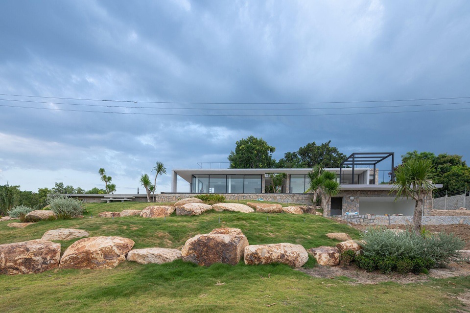 Chán nhà phố, cặp vợ chồng Khánh Hòa xây biệt thự ở ẩn ven biển tuyệt đẹp - 7