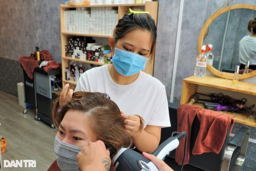 Việc ngập ngụa, thợ cắt tóc liên tiếp khất nợ đơn hàng với khách - 1 Việc ngập ngụa, thợ cắt tóc liên tiếp khất nợ đơn hàng với khách - 1