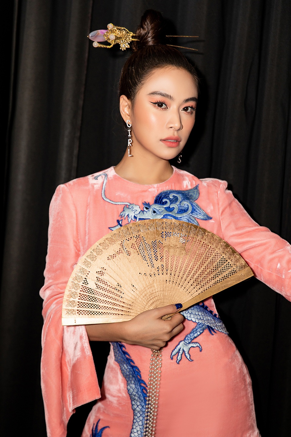 Hoàng Thùy Linh lần đầu nhắc lại “Nhật ký Vàng Anh” sau hơn 10 năm - 1 Hoàng Thùy Linh lần đầu nhắc lại “Nhật ký Vàng Anh” sau hơn 10 năm - 1
