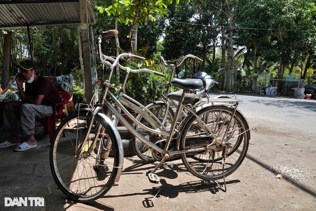 Người thợ nghèo mua hàng trăm xe đạp tặng học sinh - 5 Người thợ nghèo mua hàng trăm xe đạp tặng học sinh - 5