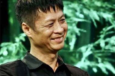 Lê Hoàng: "Không thuốc lá, cà phê, rượu, trà và... gái già!" 