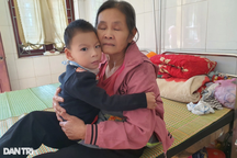 Tiếng khóc xé lòng của bé trai được mẹ đánh đổi mạng sống