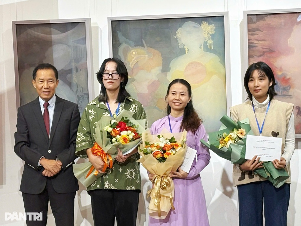 Triển lãm “100+” tôn vinh 100 năm đào tạo Khoa Hội họa - 5