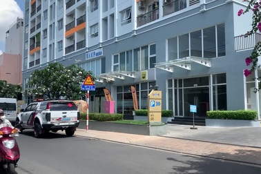 Lời kể người dân chứng kiến 2 mẹ con rơi từ tầng 10 chung cư TPHCM.