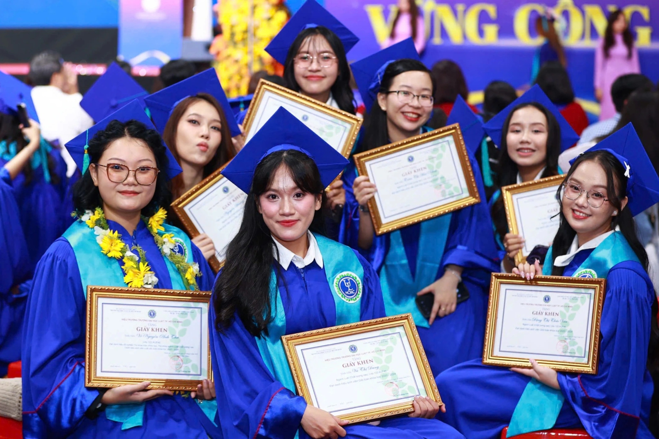 សាលានេះមានចំនួននិស្សិតបញ្ចប់ការសិក្សាល្អបំផុតក្នុងប្រវត្តិសាស្ត្ររបស់ខ្លួន - ១ Trường có số sinh viên tốt nghiệp xuất sắc cao nhất trong lịch sử thành lập - 1