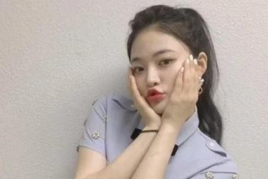 Nữ thần tượng xinh đẹp gây sốc khi trở thành streamer 19+