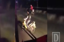 Quái xế "đánh đu" với tử thần trên quốc lộ